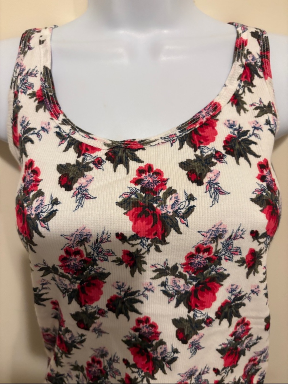 Faded Glory Cream Top with Pink and Green Floral Print in Large